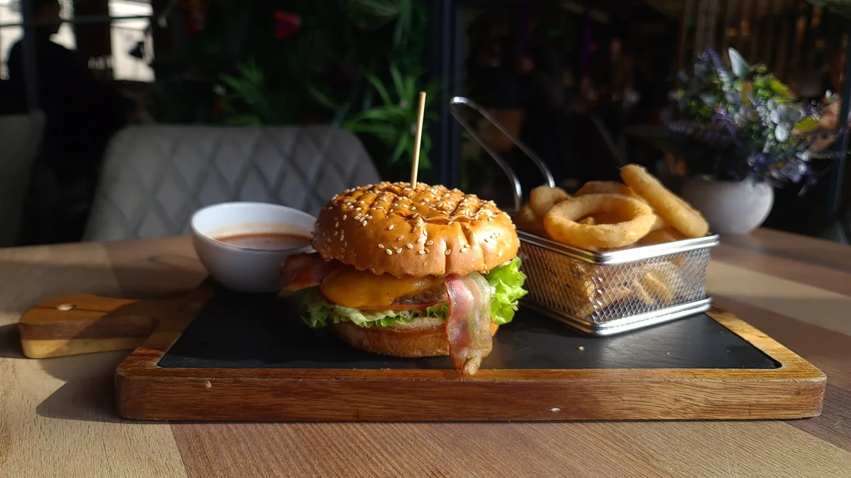 Halapenjo beef burger
