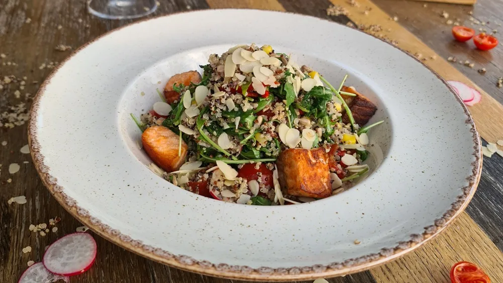 Kinoa salata sa lososom - posno