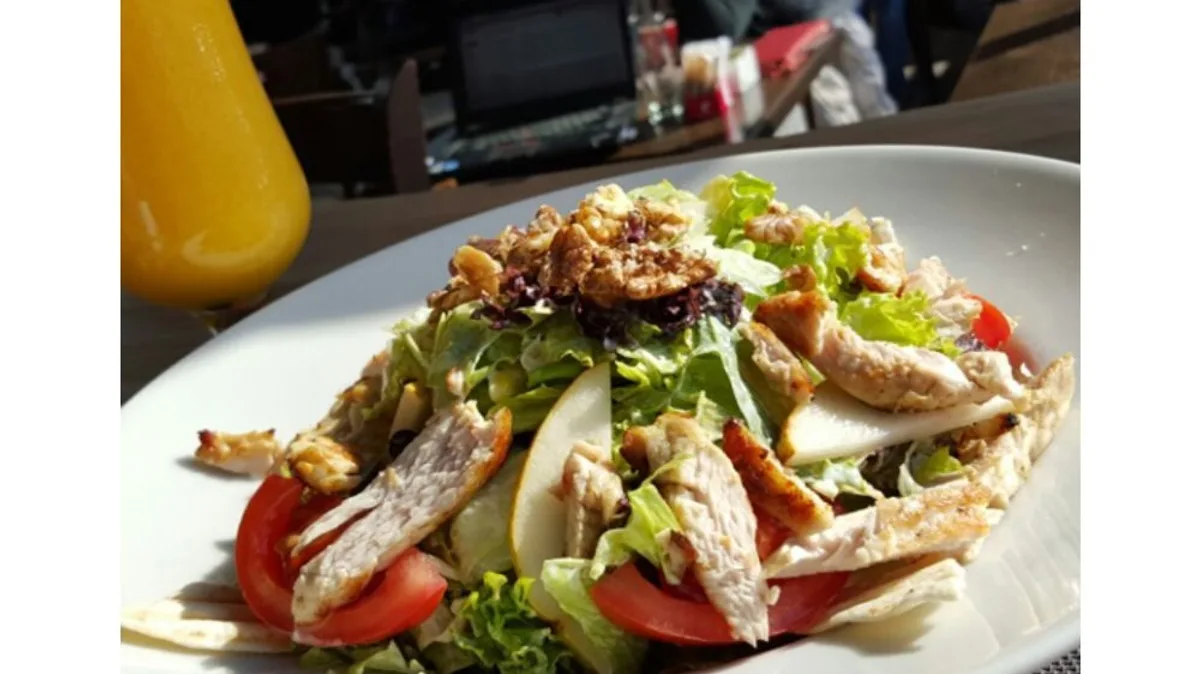 Ćureća salata na aromatičnoj tortilji