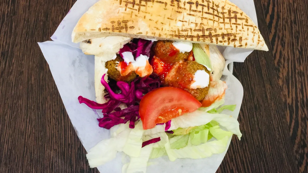 Falafel pitában