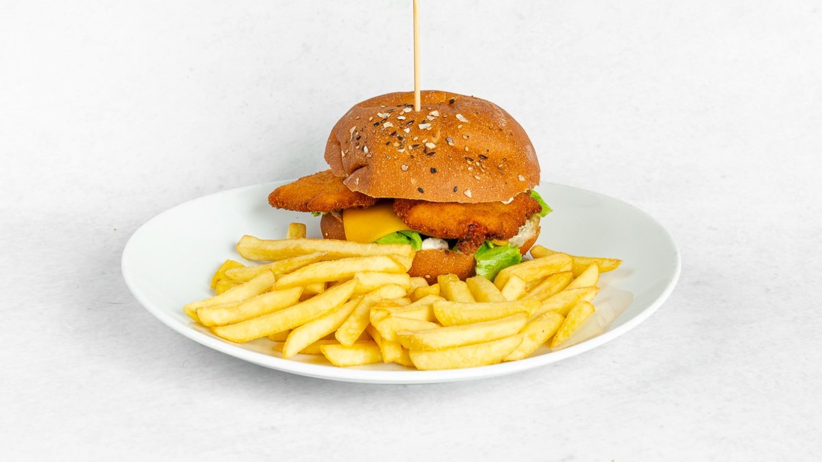 Piščančji burger s krompirčkom