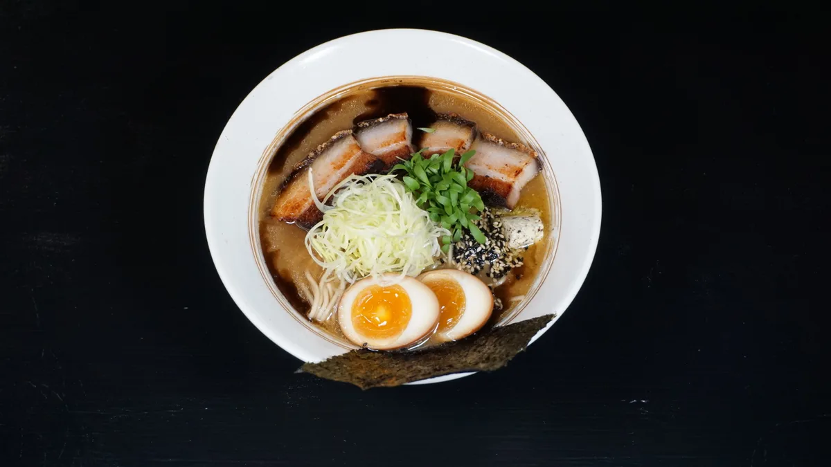 Vürtsikas miso ramen sealiha