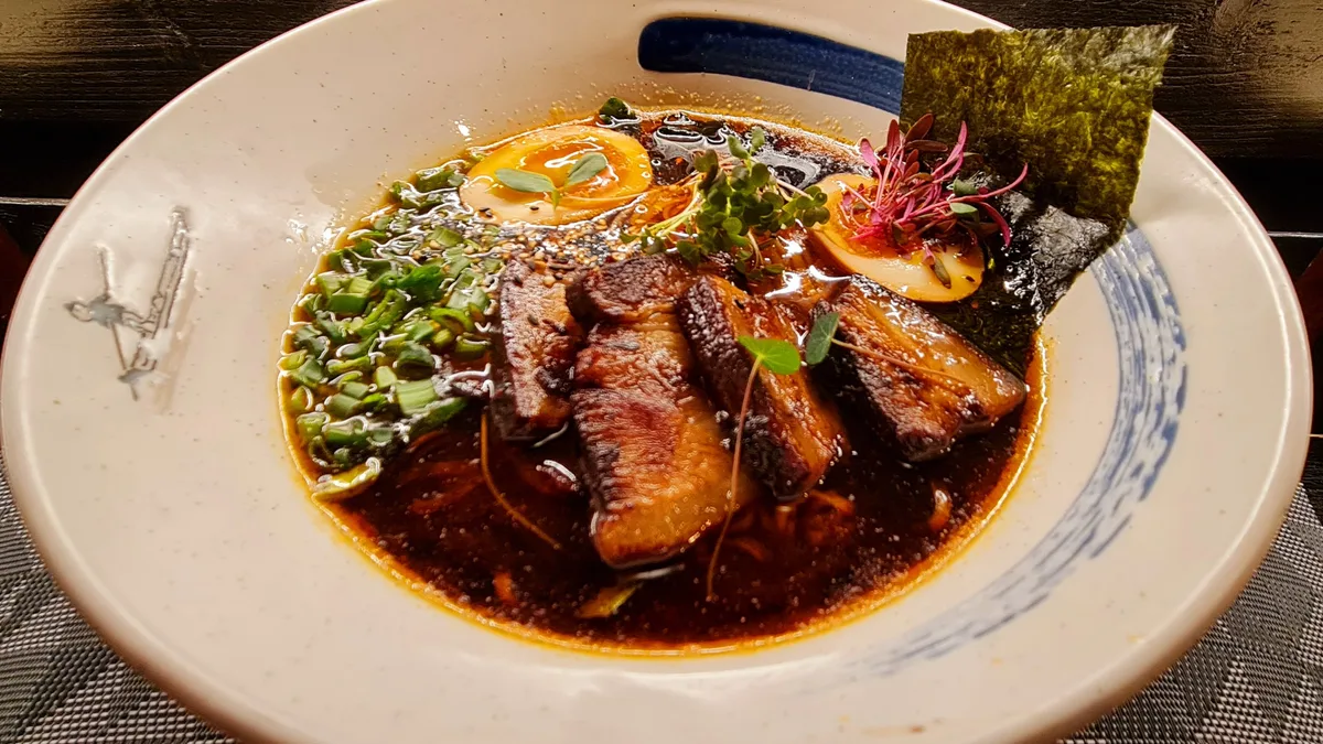 Vürtsikas shoyu ramen sealiha