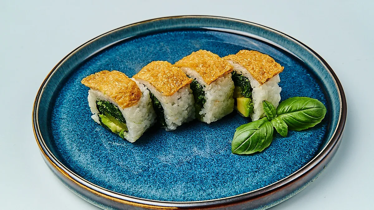 B18. Veggie Uramaki