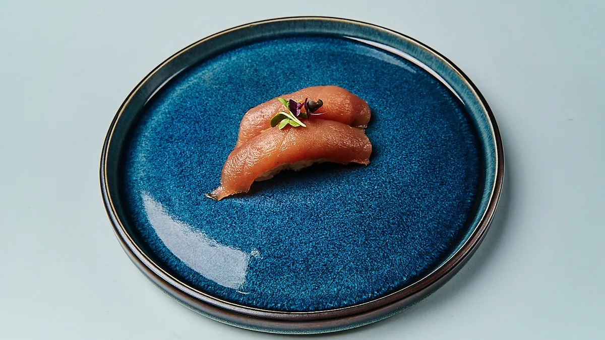 R1. Maguro Nigiri