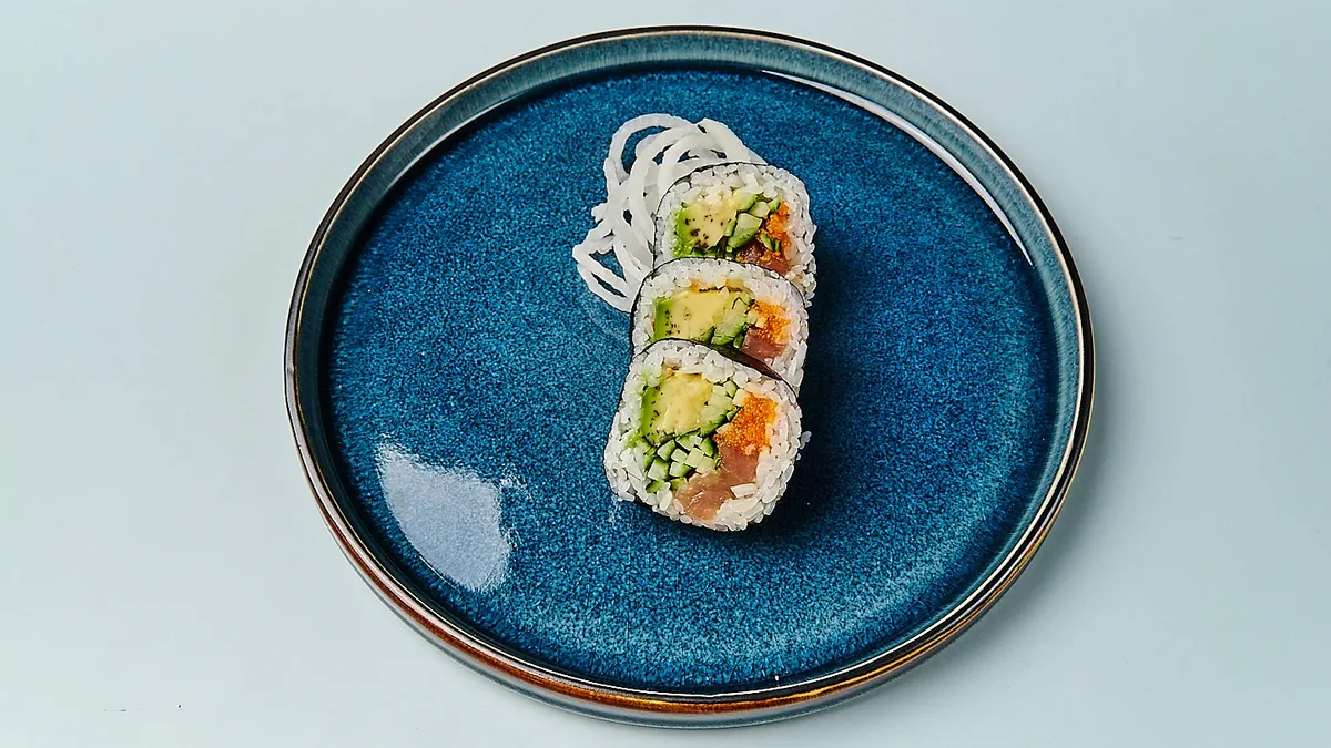 R26. Tuna Futomaki