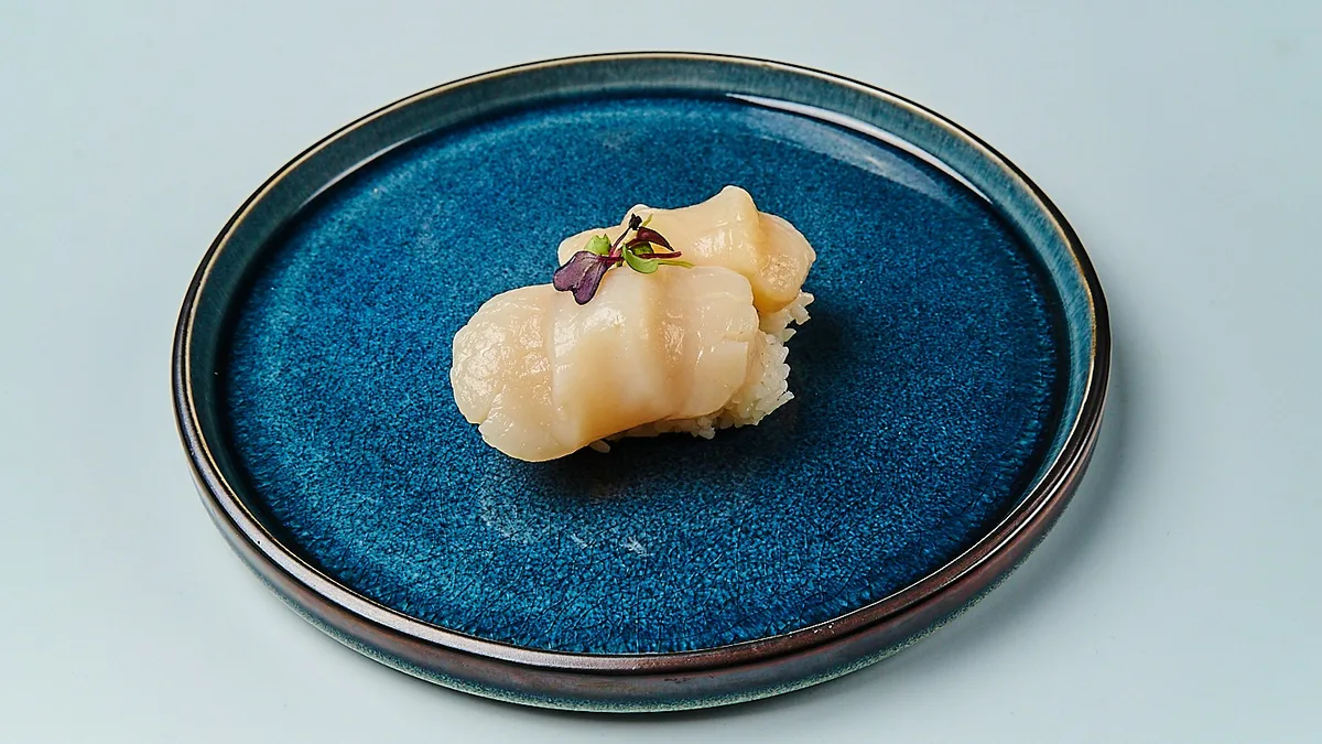 R9. Hotategai Nigiri