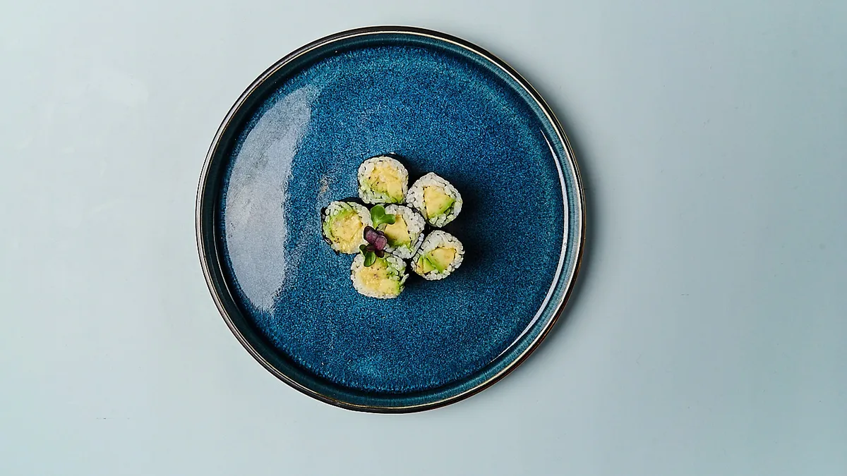 Y15. Avocado-Philadelphia Maki