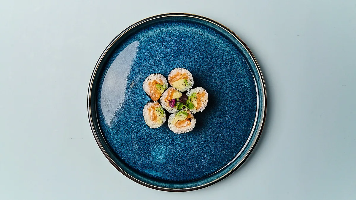 Y18. Sake Avocado Maki