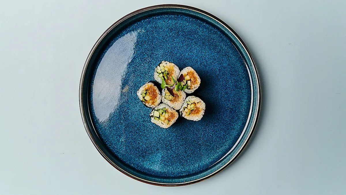 Y20. Spicy Tuna Maki