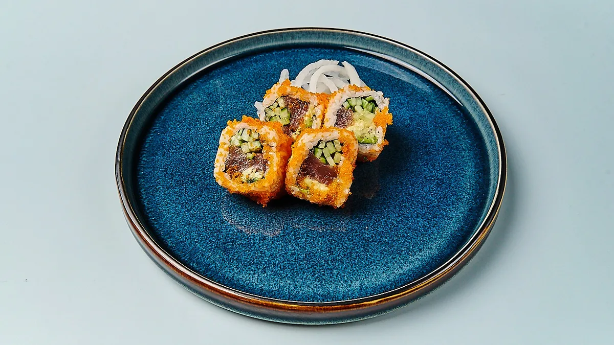 R25. Tuna-Masago Uramaki