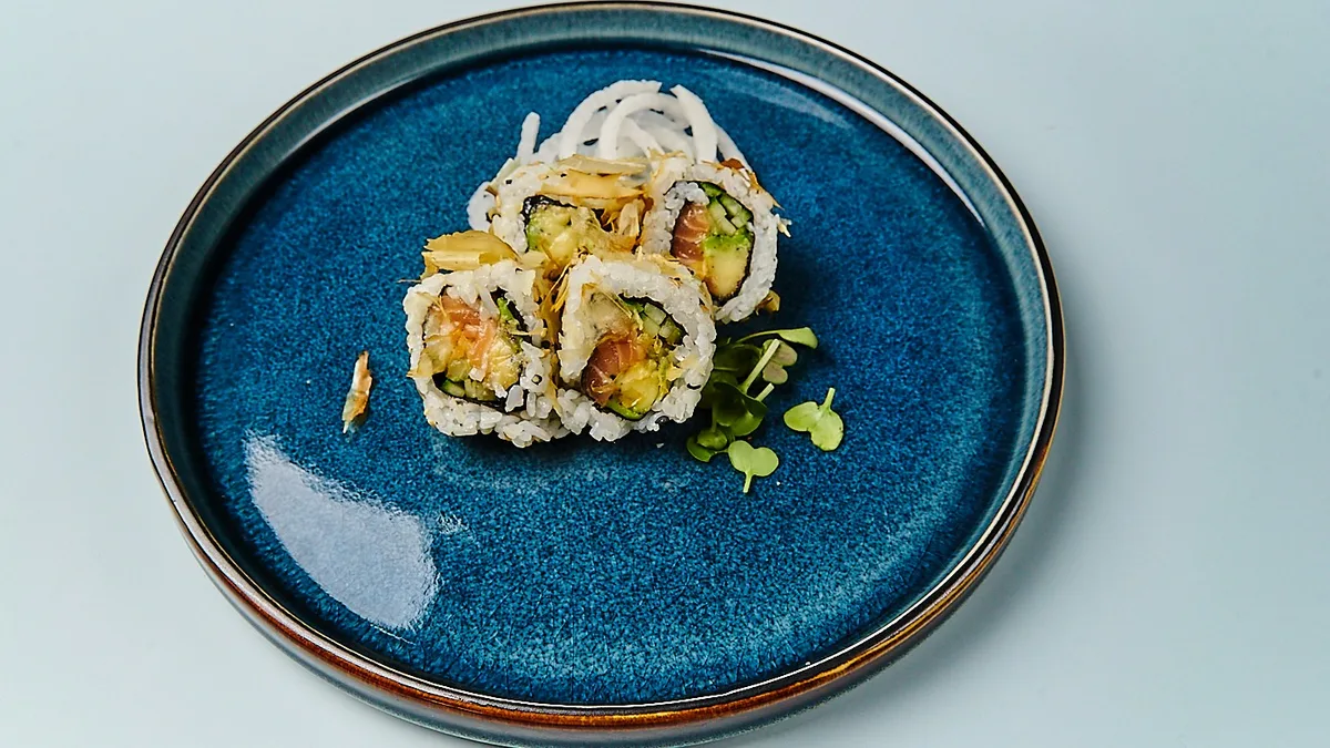 R32. Bonito Uramaki
