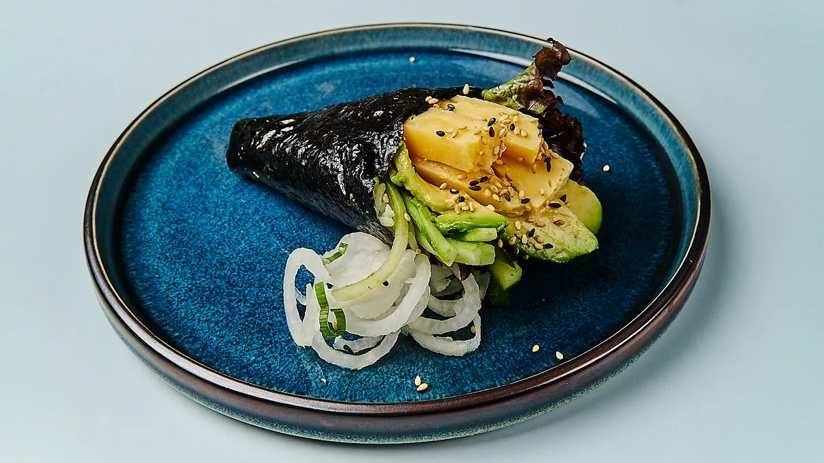 B37. Tamago Temaki