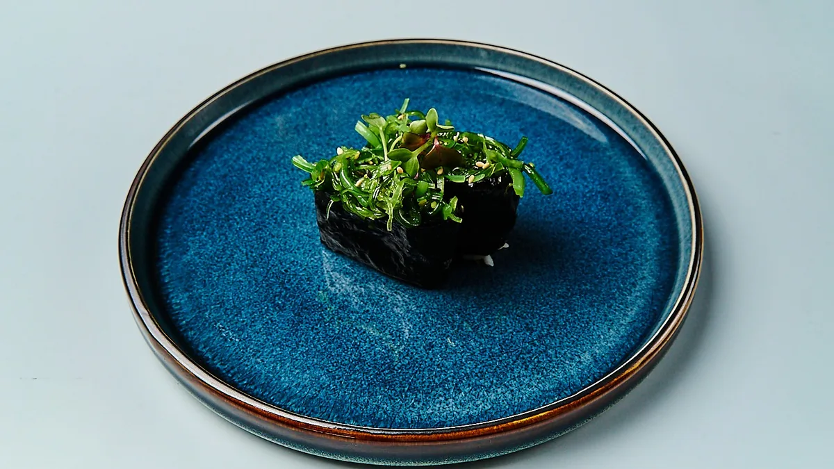 Y9. Goma-Wakame Gunkan