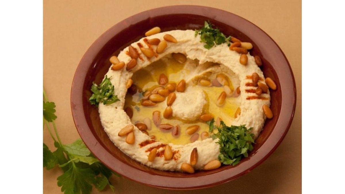 Hommous cu muguri de pin