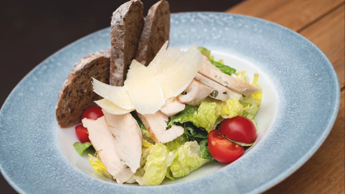 Gyümölcsös Madársaláta Grillezett Mozzarellával