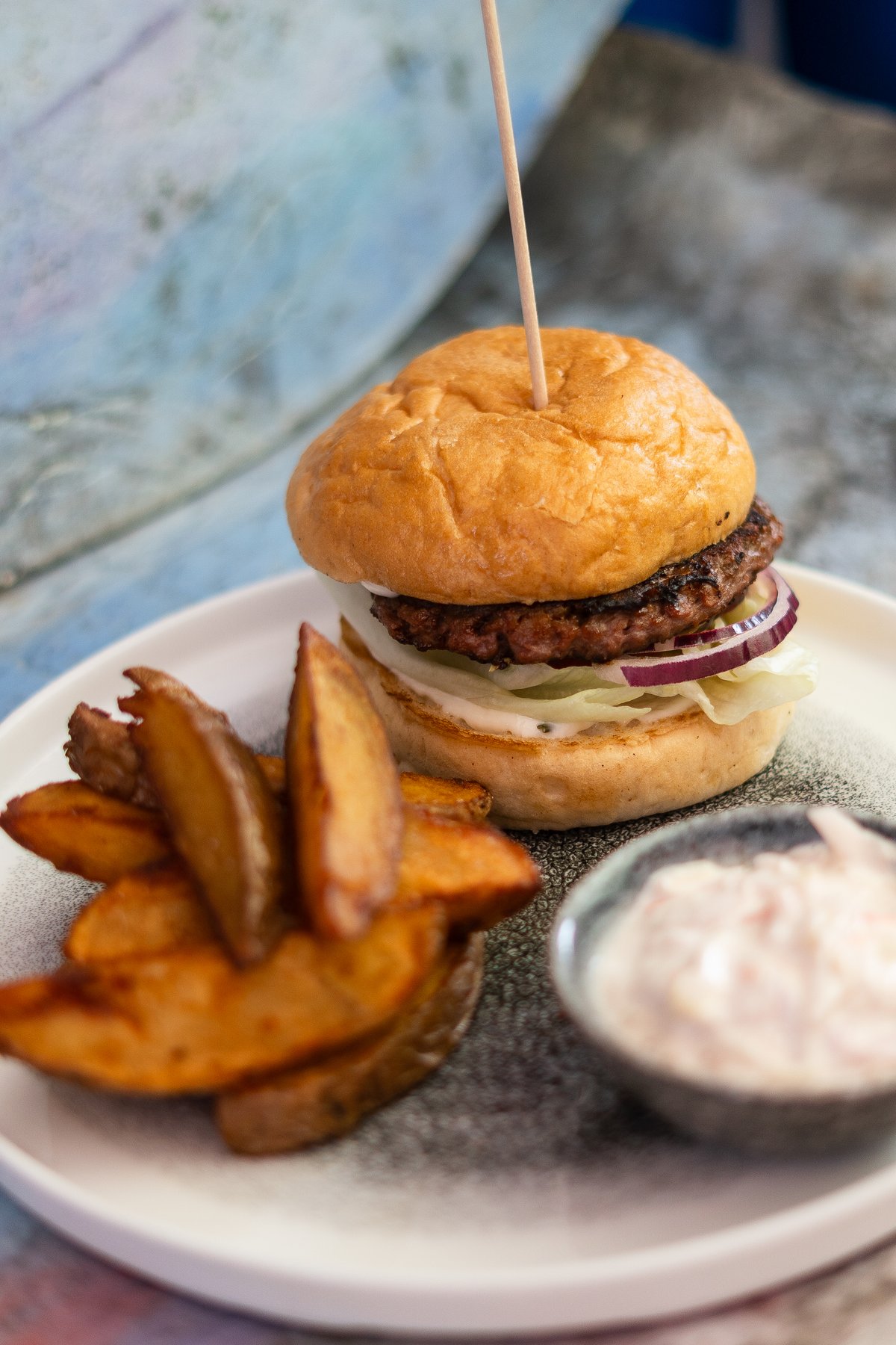 Vega Burger Beyond Húspogácsával, Háziszósz, Steak burgonya, Coleslaw(3,10)