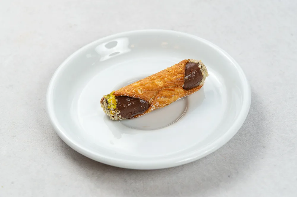 Małe cannoli czekoladowe