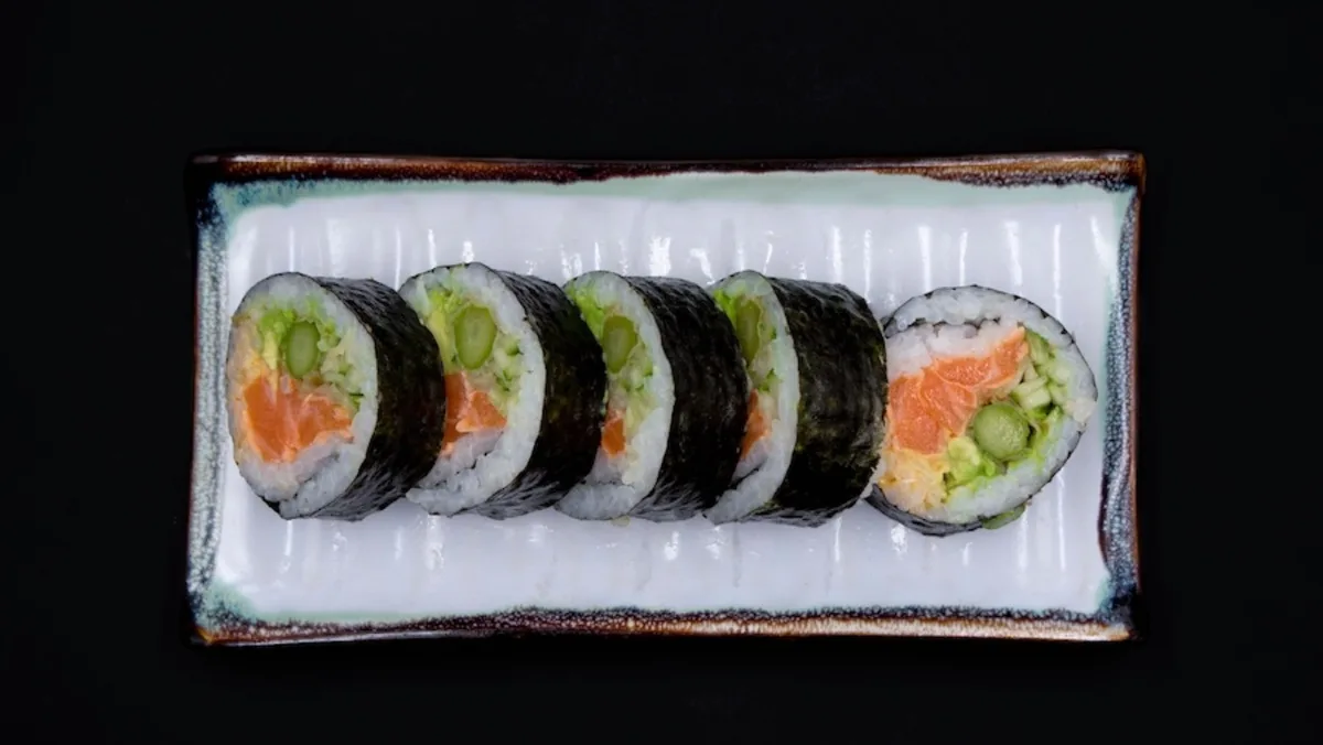 Futomaki flamberet laks