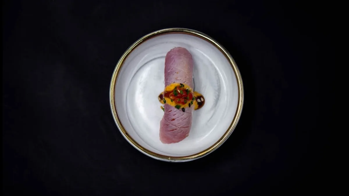 Nigiri flamberet tun