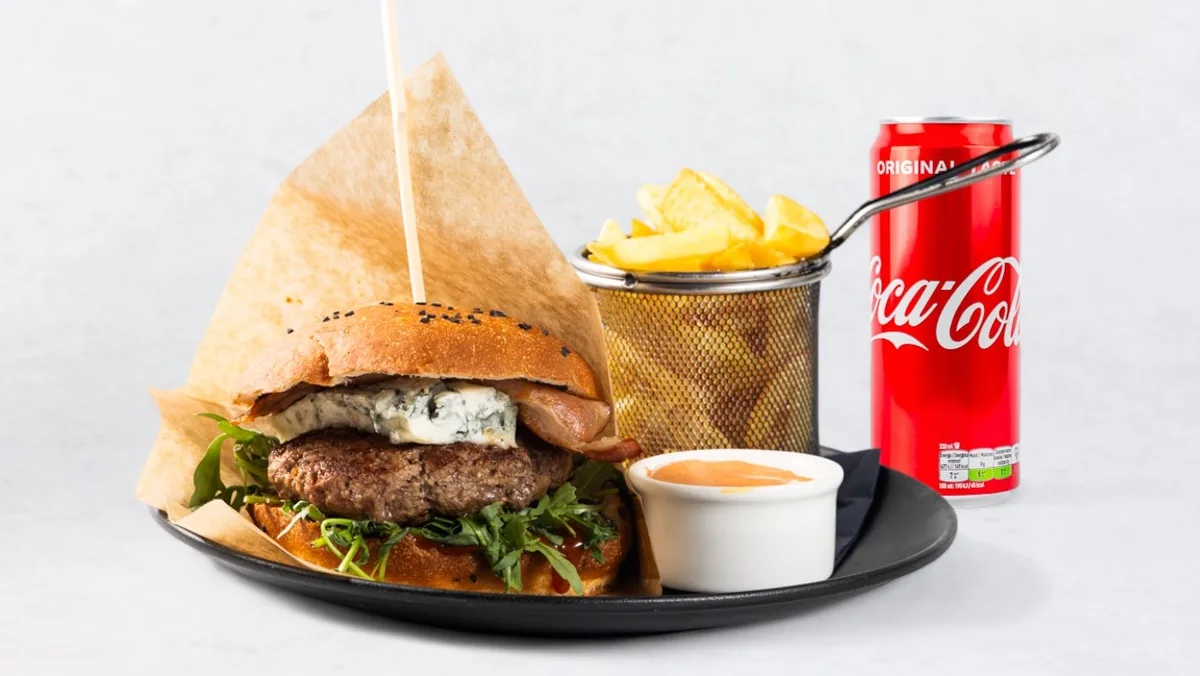 Brie burger in pijača po izbiri