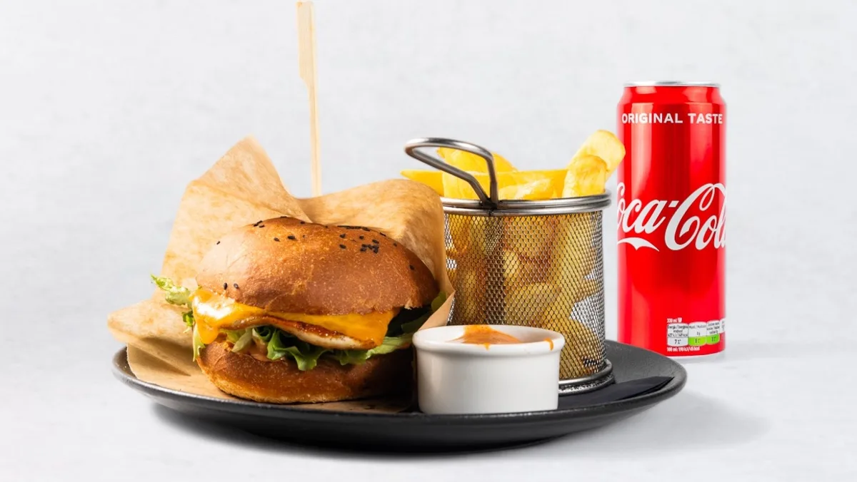 Chicken burger in pijača po izbiri