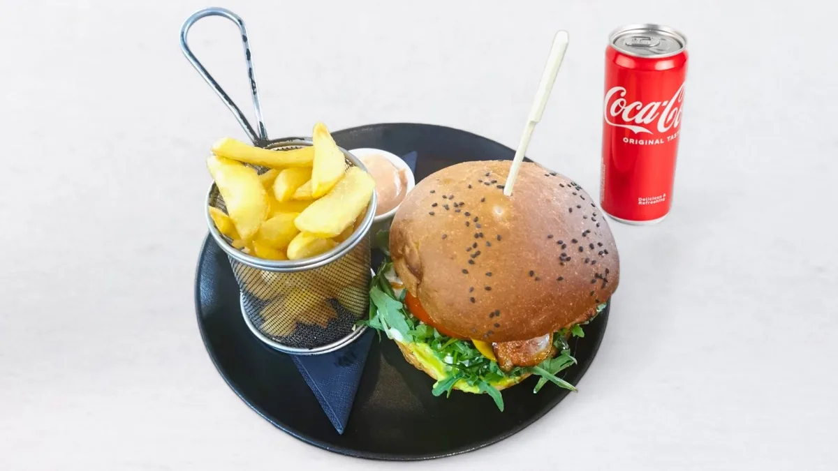 Del Torro burger in pijača po izbiri