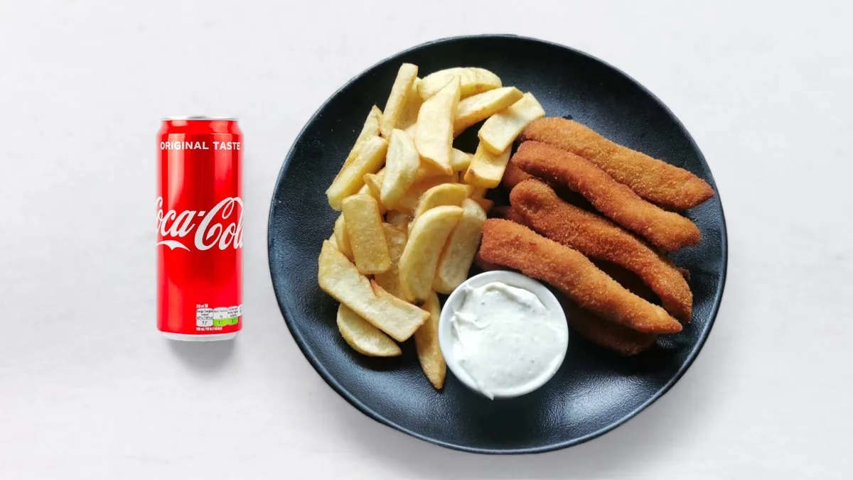 Piščančji fingersi in pijača po izbiri