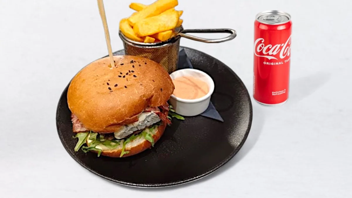 The Tartuf burger in pijača po izbiri