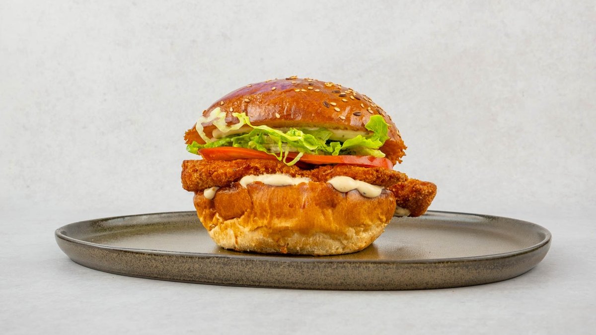 Crispy chicken burger