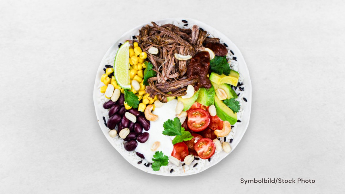 Geschmortes Herzhaftes frisches Rindfleisch Mit Zwiebeln Bowl
