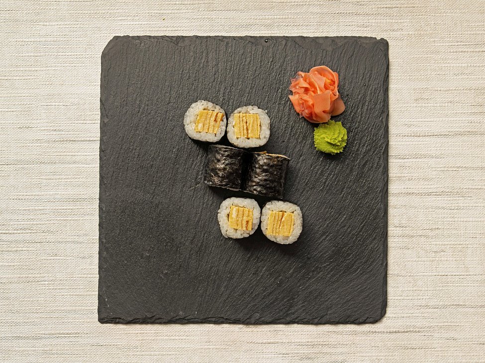 Veggie maki tamago