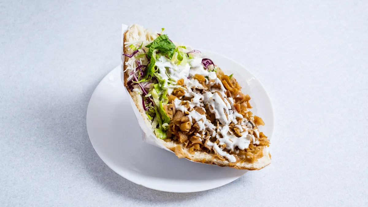 13. Kebab v chlebu se sýrem