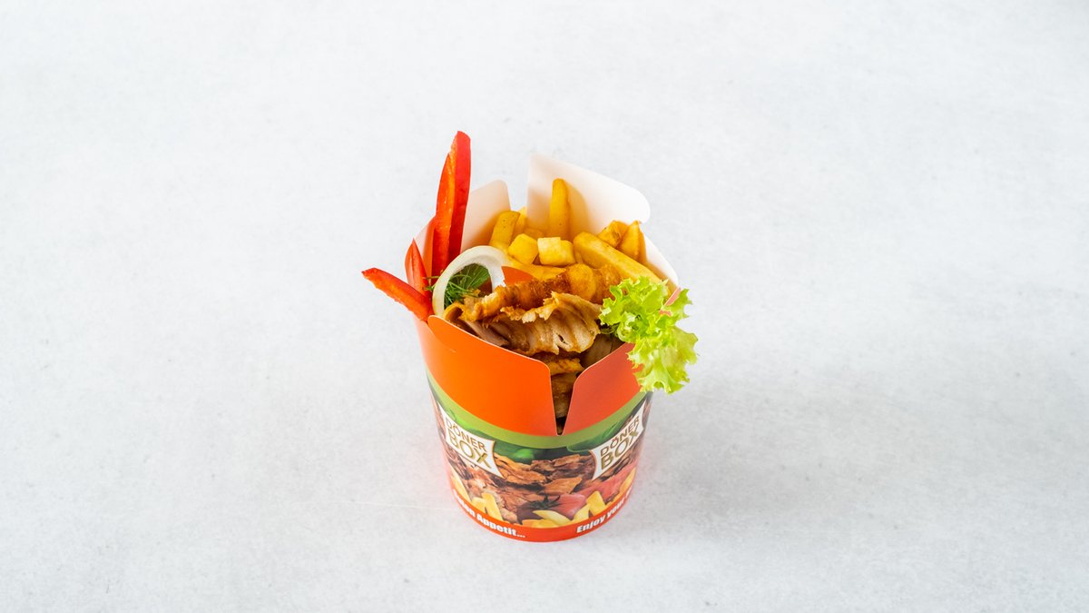 32. Kebab box se salátem a hranolkami