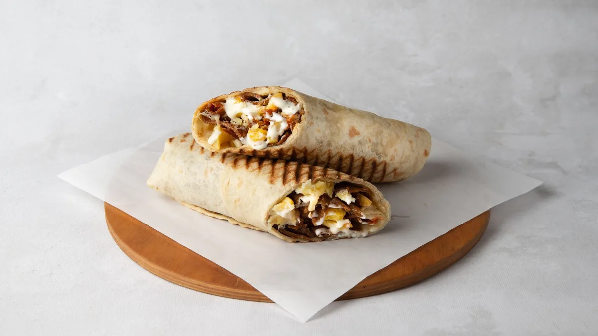 El medina kebab z frytkami i serem