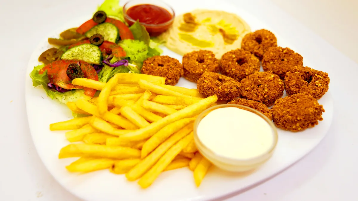 Falafel friikartulitega