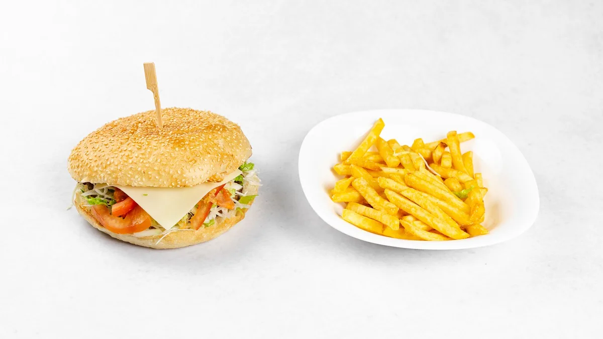 Cheeseburger s krompirčkom