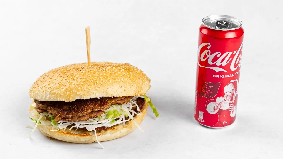 Dvojni burger s pijačo