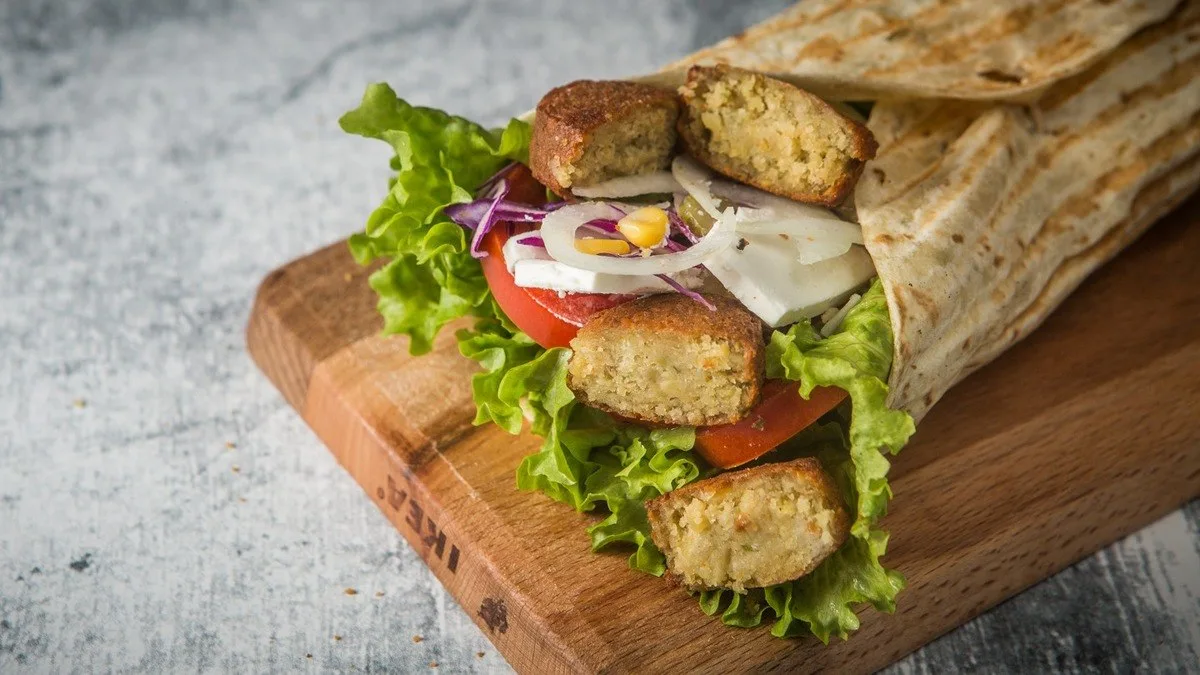 Vege falafel Monster wrap