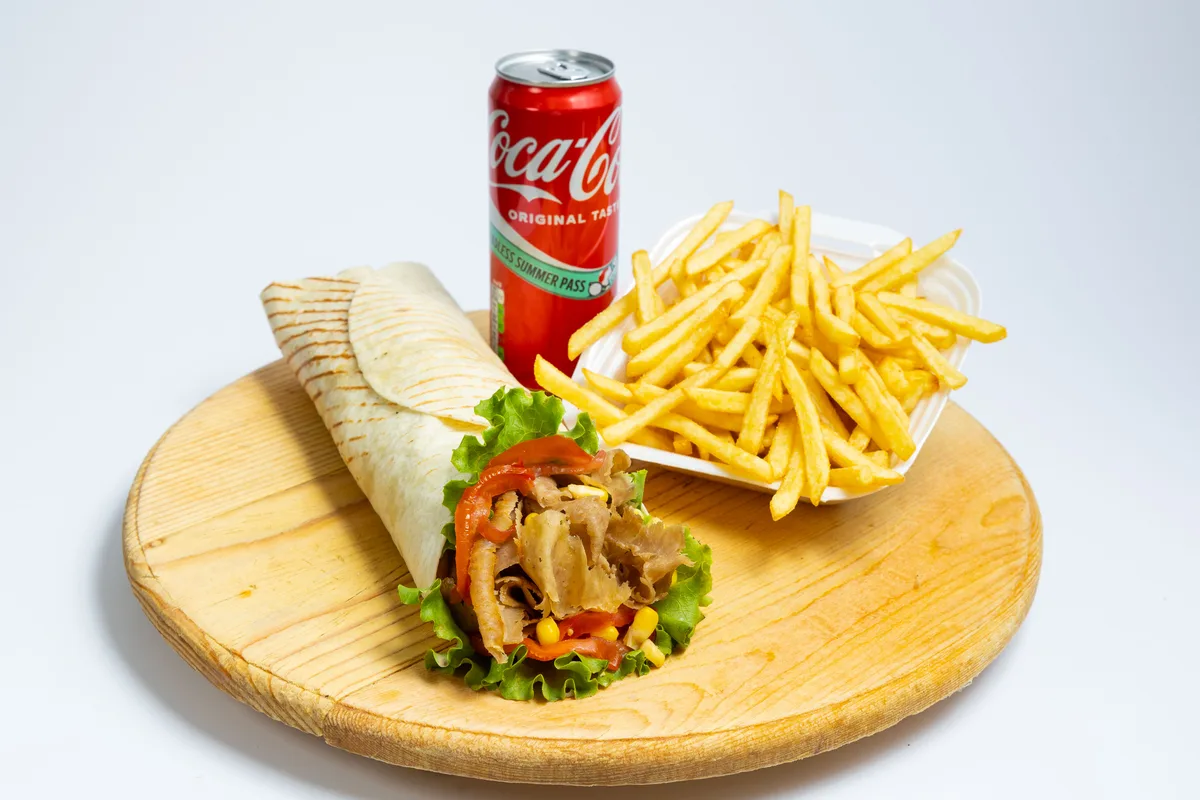 Kebab po izboru + pomfrit+ piće