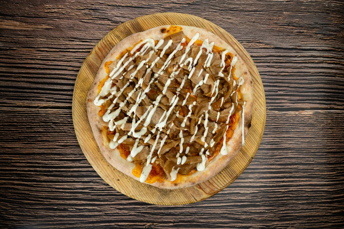 Kebab pizza
