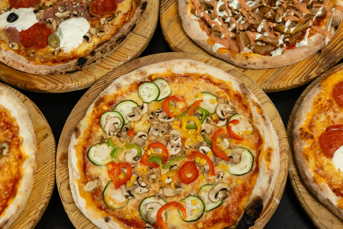 Pizza po izboru + 2x Coca-Cole 0,33 l