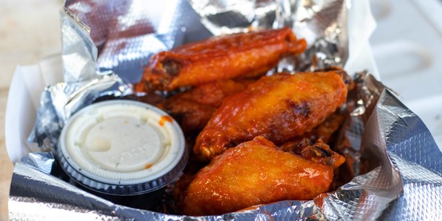 Chicken Wing Boxed Lunch