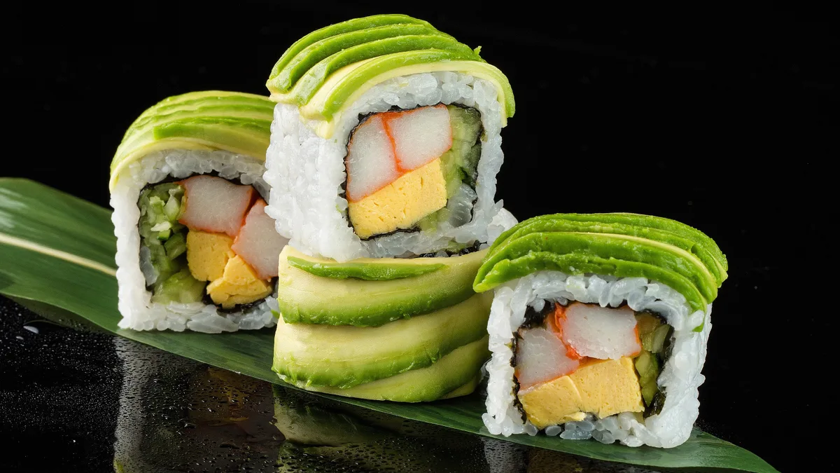 R10. Avokádó roll 8db/ 牛油果反卷