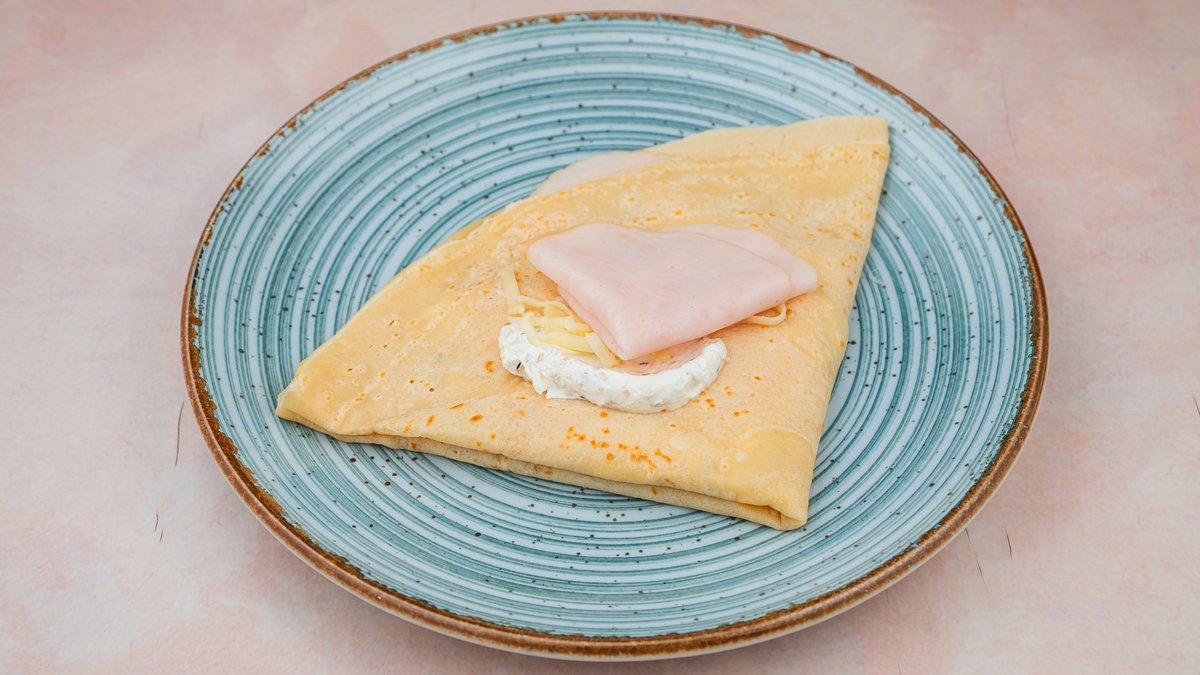 15. Palačinka ćureća prsa, kačkavalj, salata susam