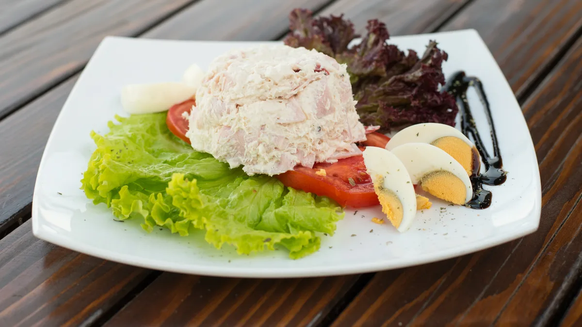 Pileća salata sa povrćem