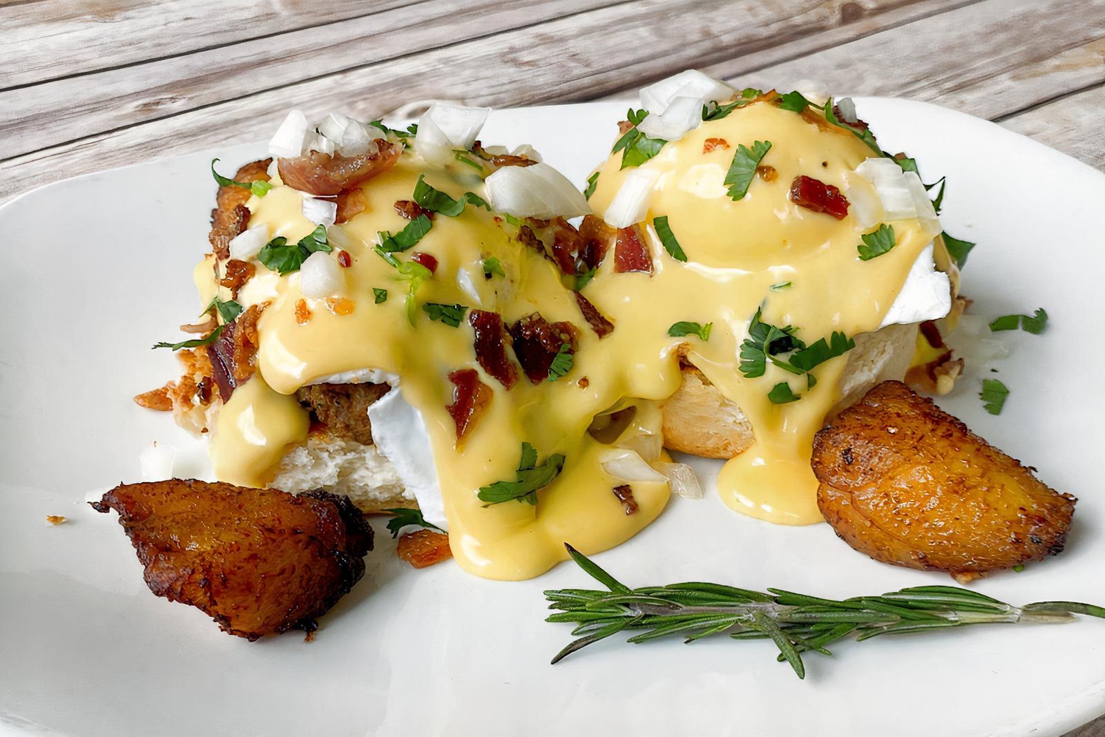Pulled Pork Benedict*