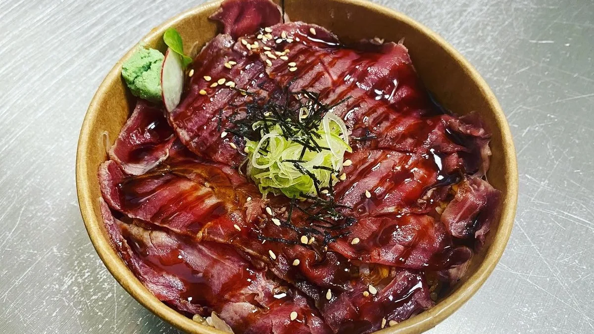 Beef Steak Bowl (牛ステーキ丼)