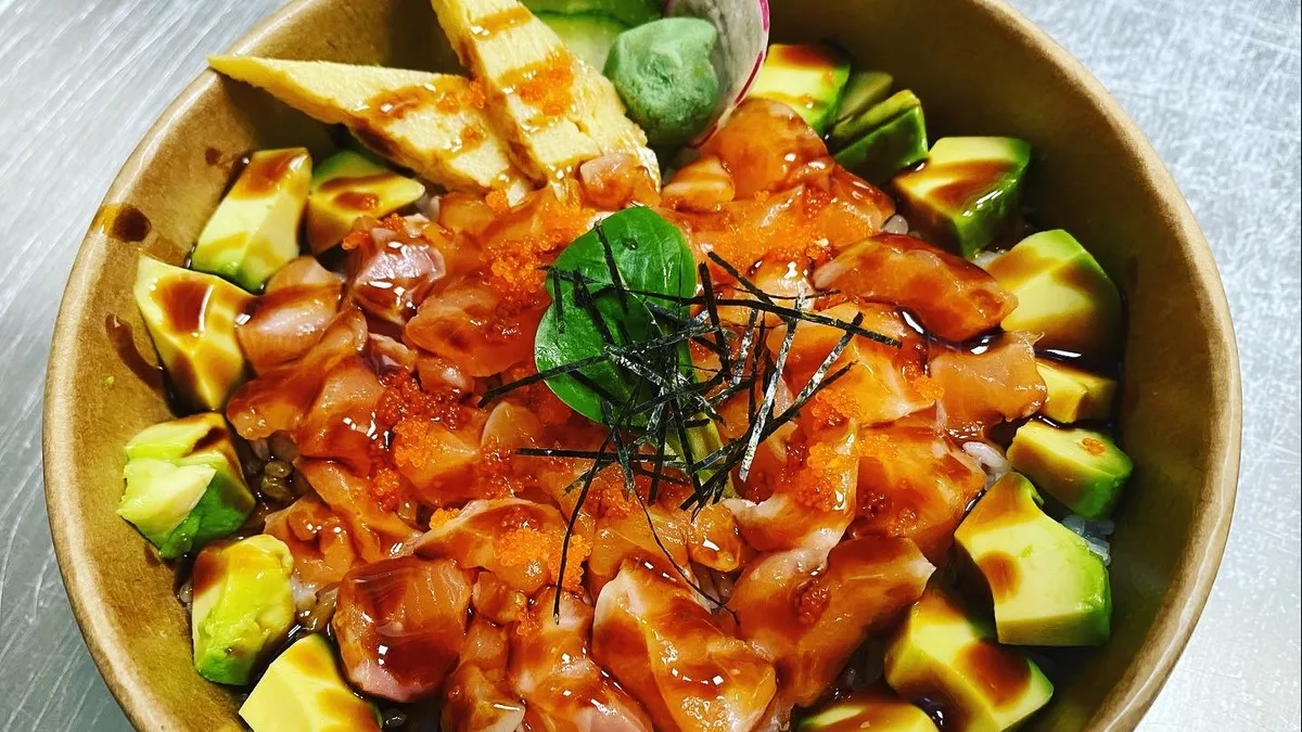 Salmon Avocado Bowl（サーモンアボガド丼）