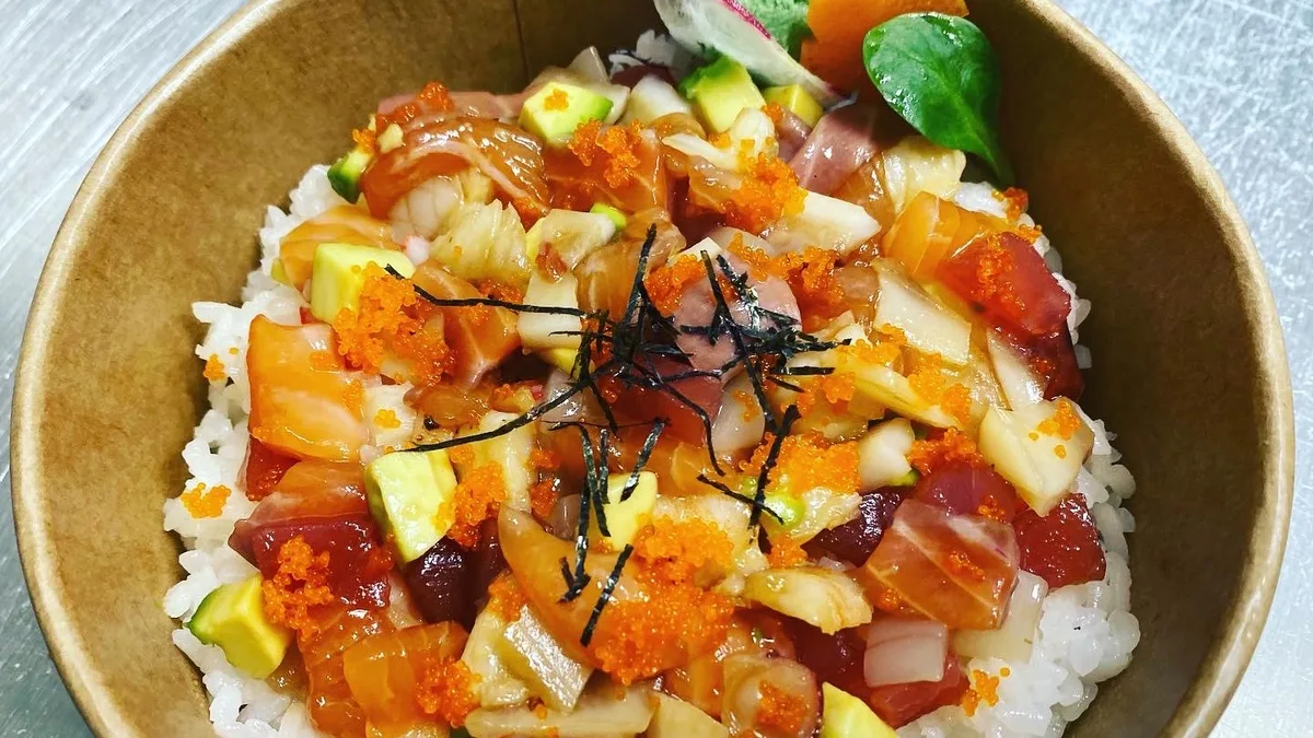 Seafood Mix Bowl （漬け海鮮丼）
